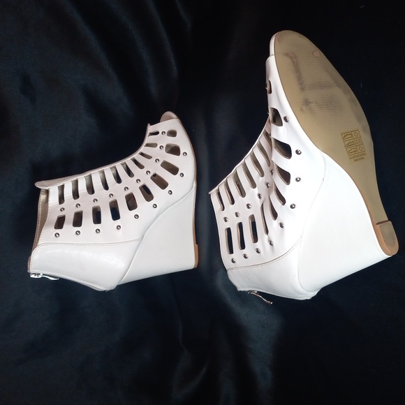 Ashley Stuart Booties - Picture 5 of 5